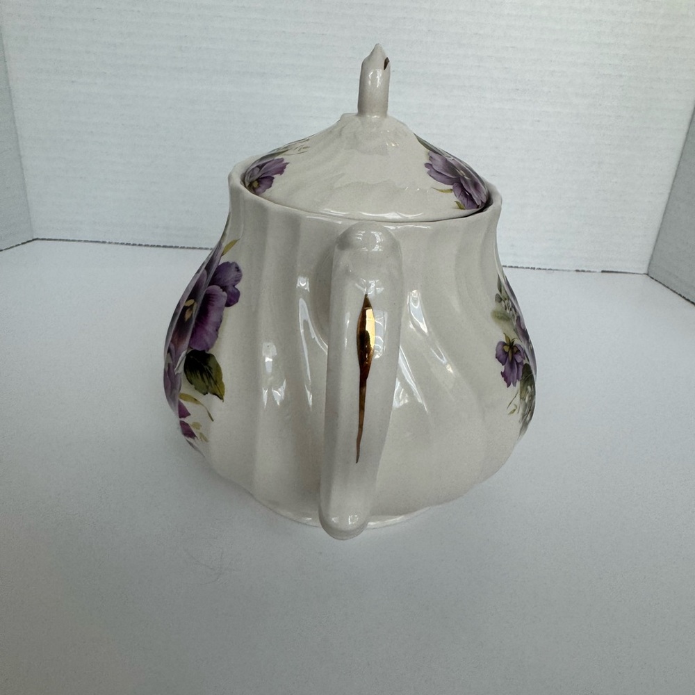Vintage Crown Windsor Floral Teapot – Purple Pansy Design, Gold Trim (Romania - Picture 5 of 10